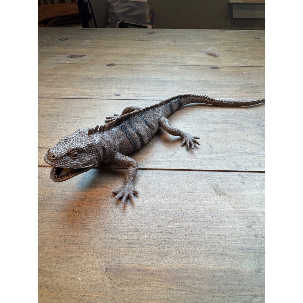 Greenbrier Detailed & Realistic 8" Brown Lizard Reptile Plastic PVC Toy Figure